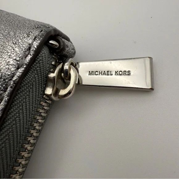 Michael Kors Large Smartphone Wallet - Metallic Silver Glitter - Picture 4 of 13